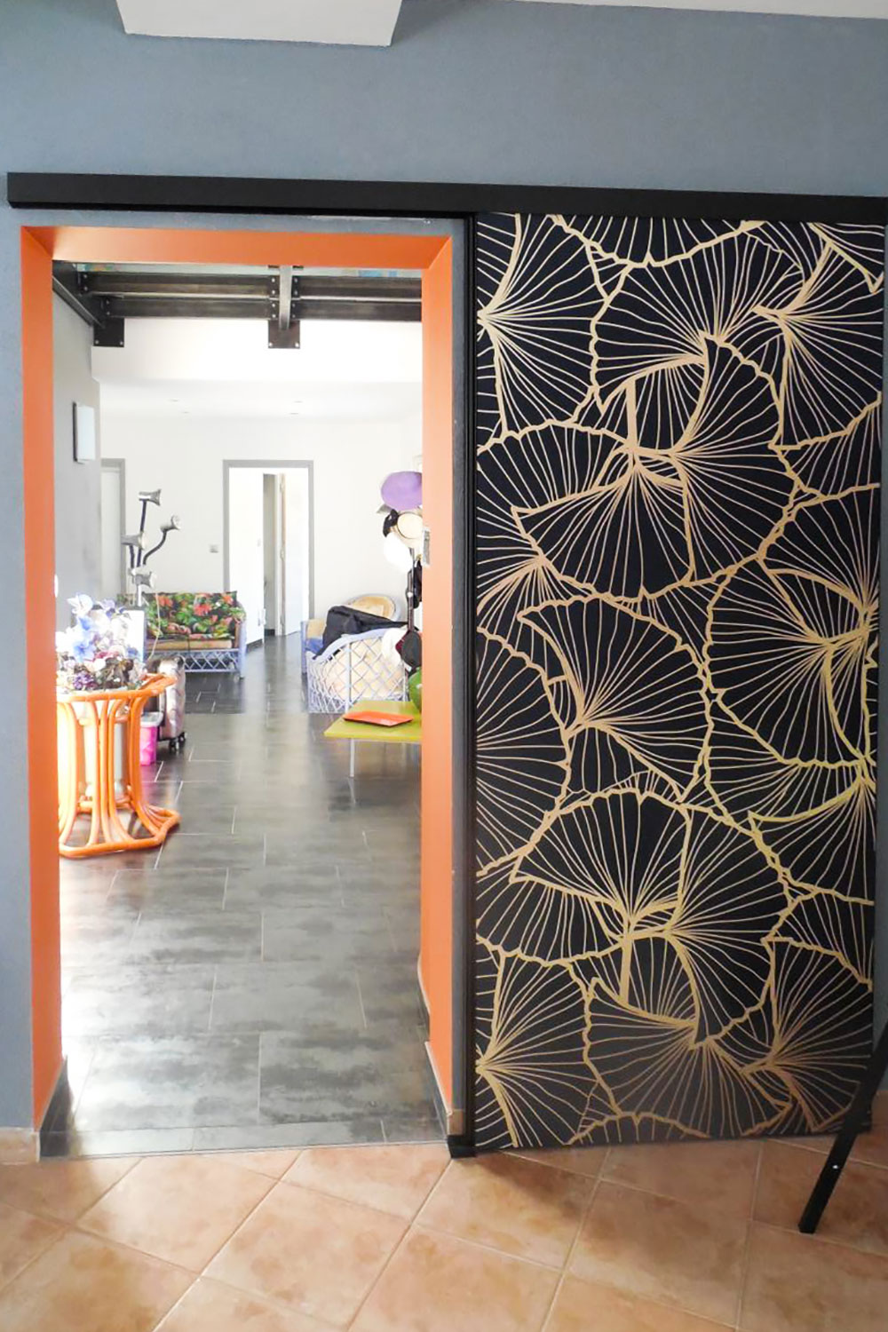 Porte coulissante en applique murale sur mesure